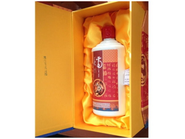 Sanhong’s “Real Tiger Wine”, made with captive tiger bones, which they claim they have permission to make, China